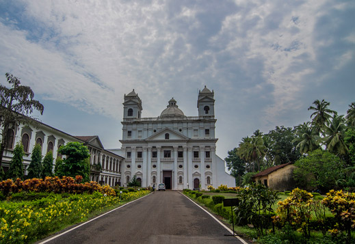 Tour the offbeat churches and forts in Goa
